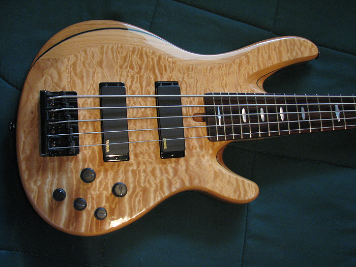 yamahabass01.jpg